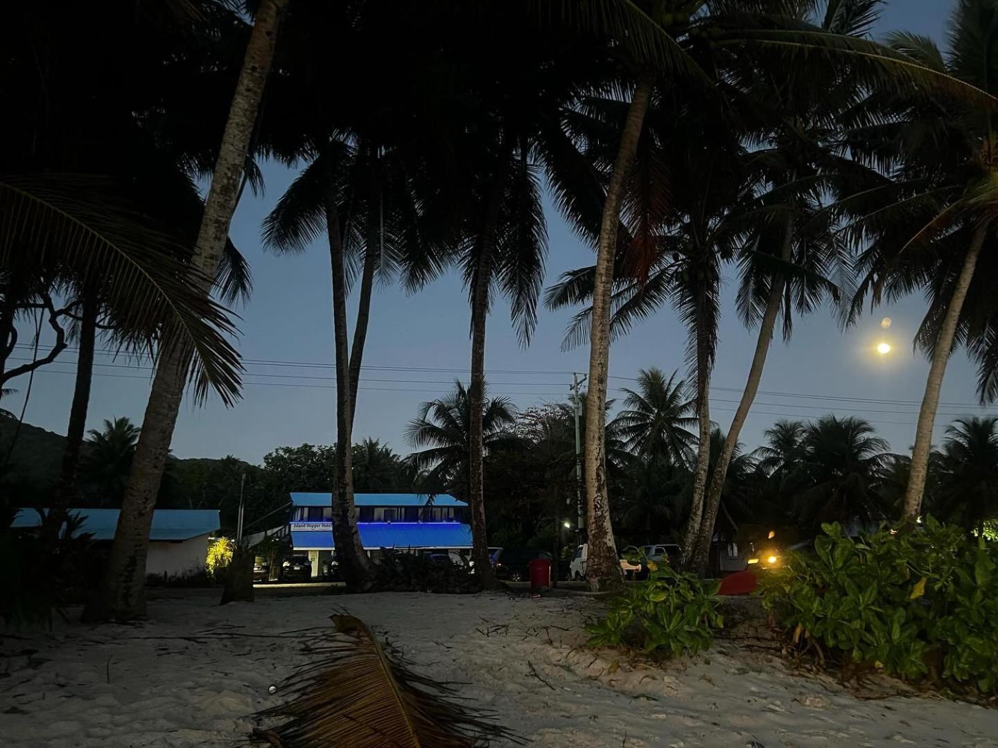 Island Hopper Hotel Yepan Bagian luar foto
