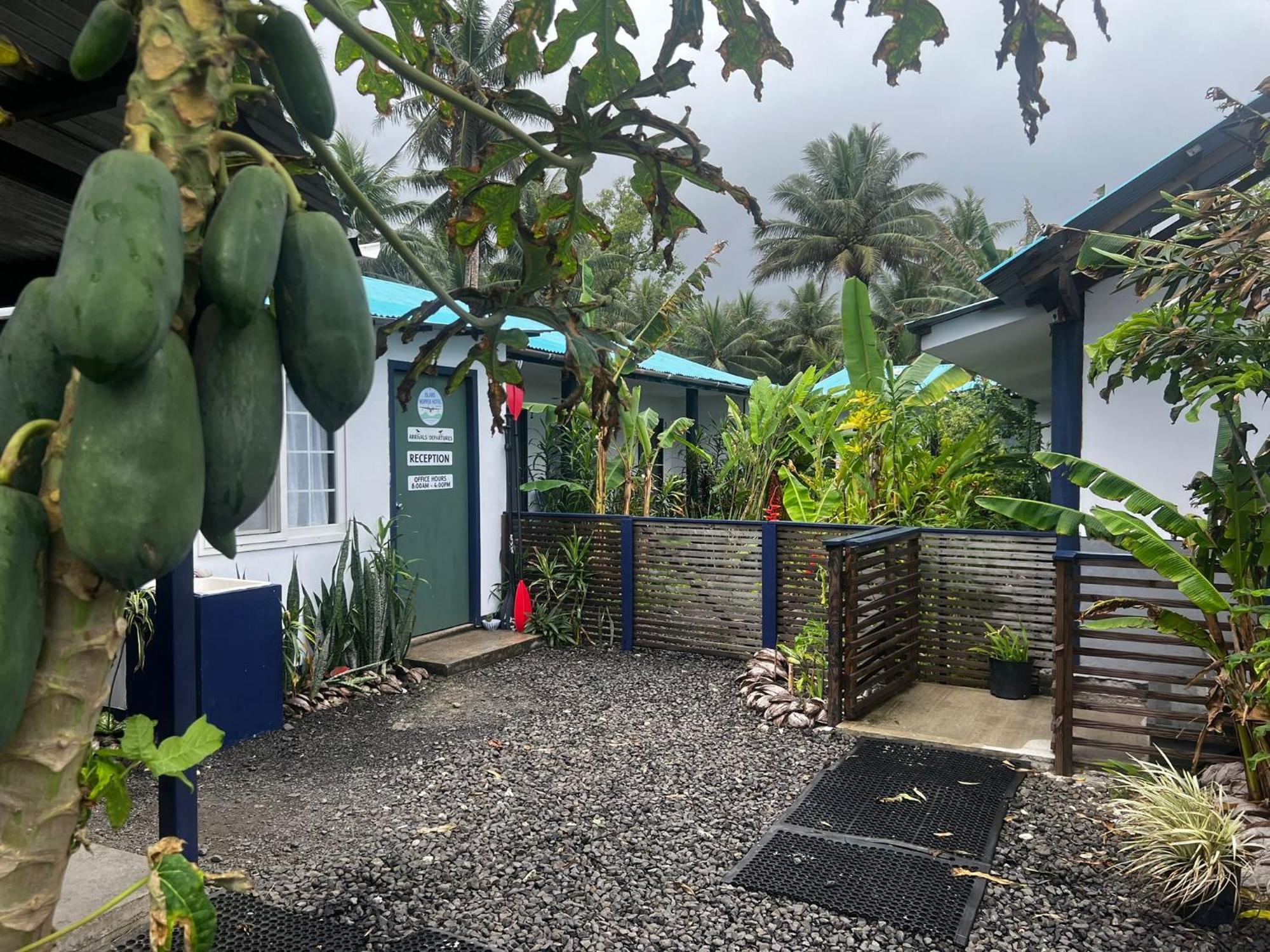 Island Hopper Hotel Yepan Bagian luar foto